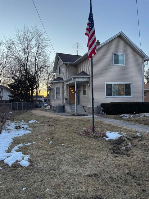 Photo of 2033 DOTY Street, OSHKOSH, WI 54902 (MLS # 50321240)