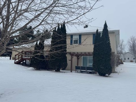 Photo of W6875 HUMMOCK Drive, GREENVILLE, WI 54942 (MLS # 50320246)