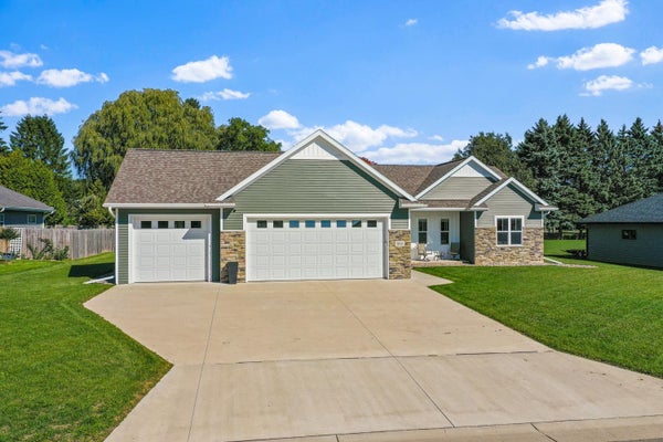 804 MOONBEAM LN, FRANCIS CREEK, WI 54214 - Image 08b5790551b5b00b155afcd1d10d86de/946894167