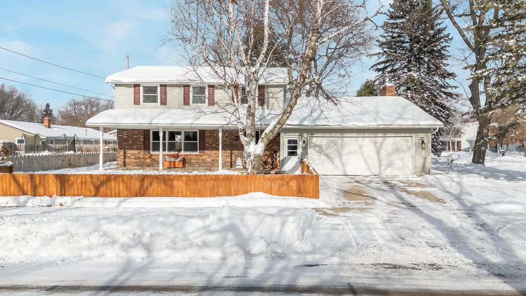 Photo of 1820 W GLENDALE Avenue, APPLETON, WI 54914 (MLS # 50319154)