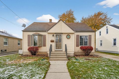 Photo of 842 MARTIN Street, MENASHA, WI 54952 (MLS # 50318452)