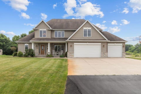 Photo of 493 DALTON Road, NEENAH, WI 54956 (MLS # 50327312)