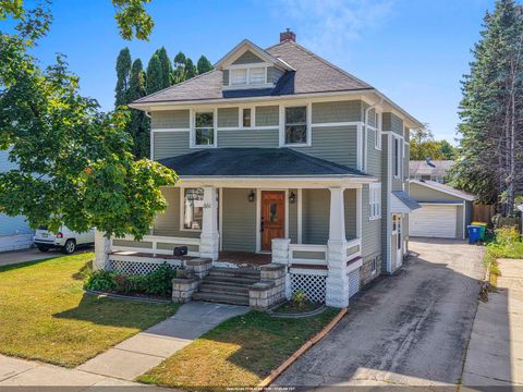 Photo of 861 BOND Street, GREEN BAY, WI 54303 (MLS # 50316203)