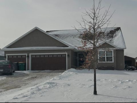 Photo of 432 S COUNTRY Lane, FOND DU LAC, WI 54937 (MLS # 50320361)