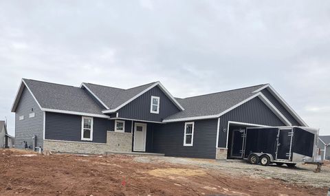 Photo of 1626 FOUNDERS Street, NEENAH, WI 54956 (MLS # 50321927)