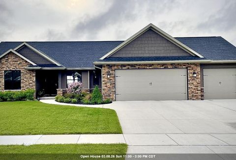 Photo of 1342 BUCKYS Run, GREEN BAY, WI 54313 (MLS # 50321850)