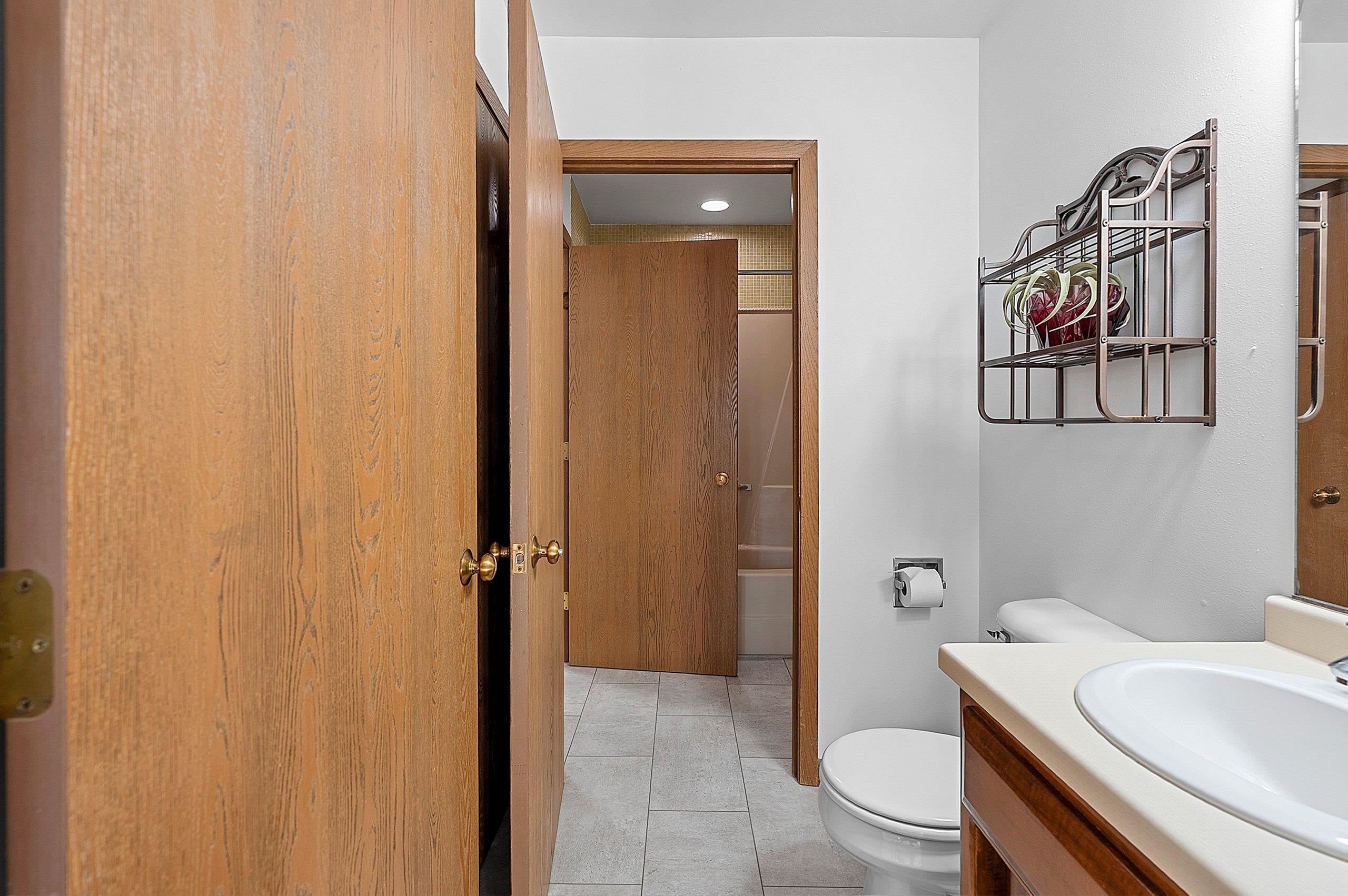 Neenah, Wisconsin 54956, United States, 2 Bedrooms Bedrooms, ,2 BathroomsBathrooms,Residential,Active,181983