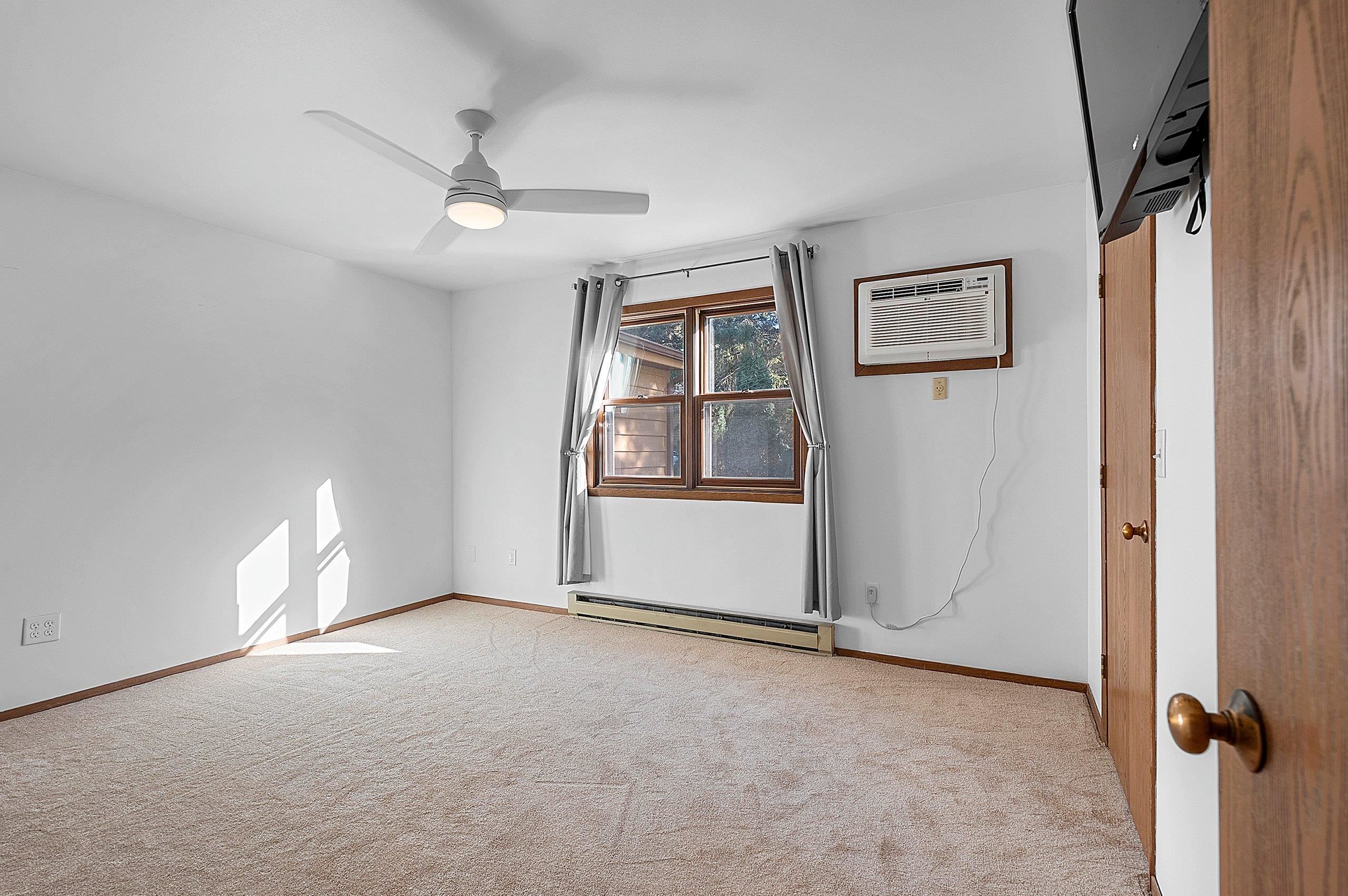 Neenah, Wisconsin 54956, United States, 2 Bedrooms Bedrooms, ,2 BathroomsBathrooms,Residential,Active,181983