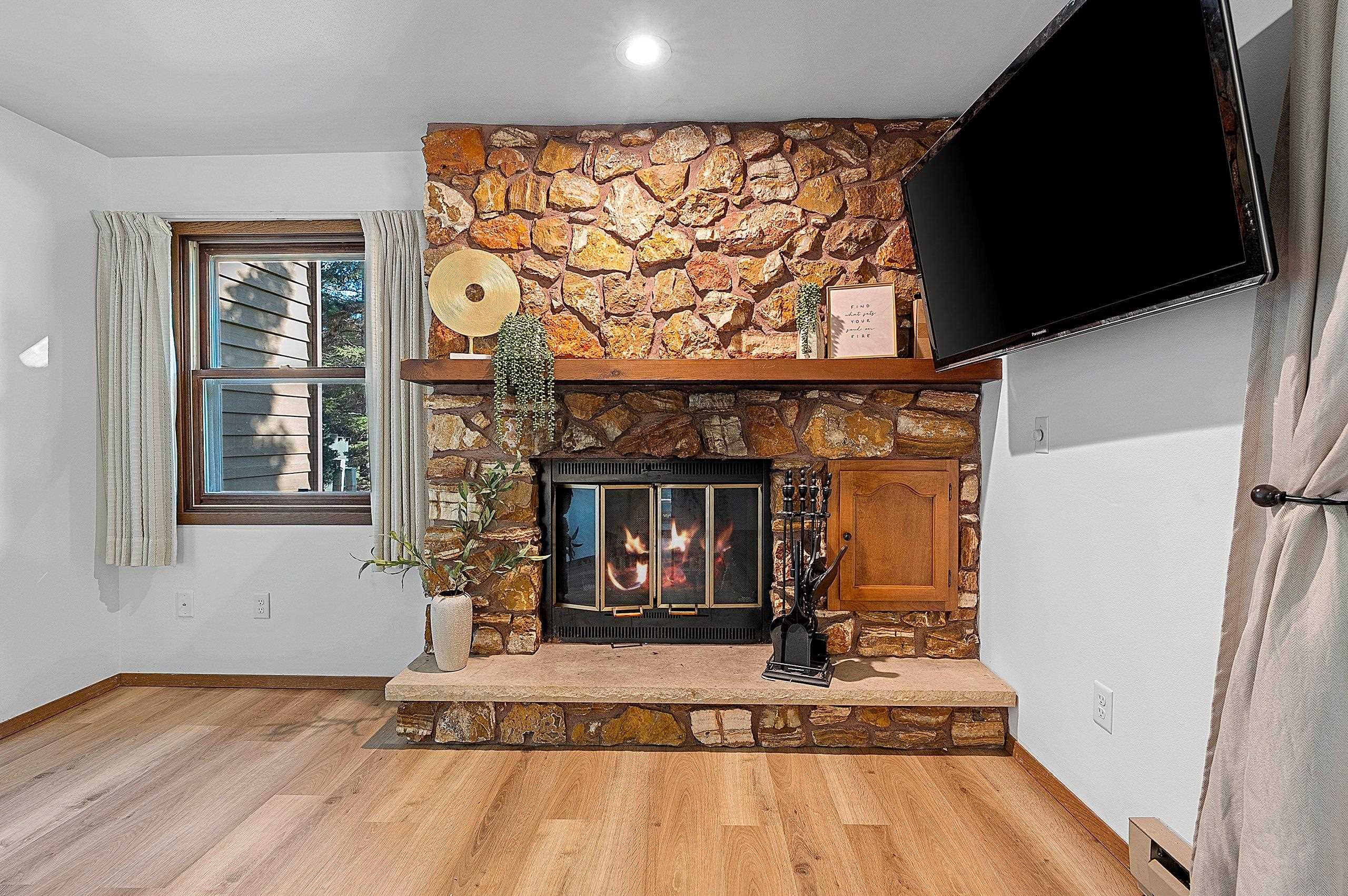 Neenah, Wisconsin 54956, United States, 2 Bedrooms Bedrooms, ,2 BathroomsBathrooms,Residential,Active,181983