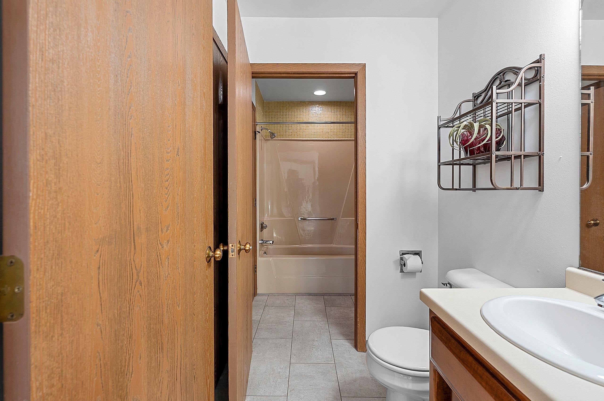 Neenah, Wisconsin 54956, United States, 2 Bedrooms Bedrooms, ,2 BathroomsBathrooms,Residential,Active,181983