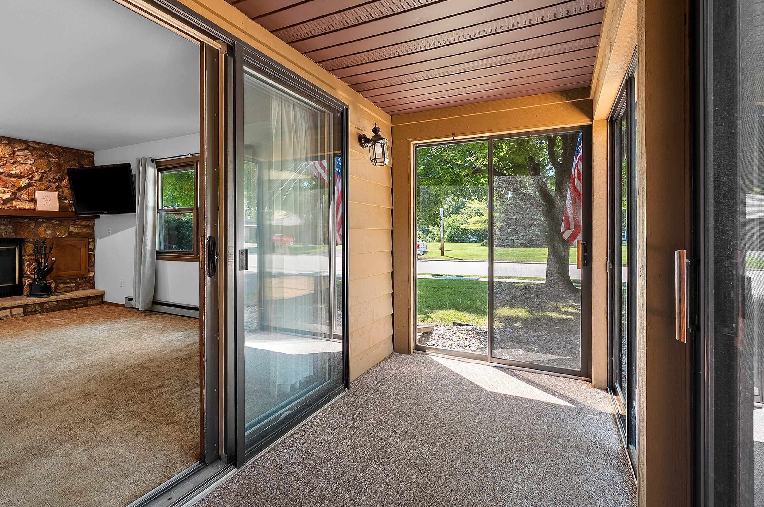 Neenah, Wisconsin 54956, United States, 2 Bedrooms Bedrooms, ,2 BathroomsBathrooms,Residential,Active,181983