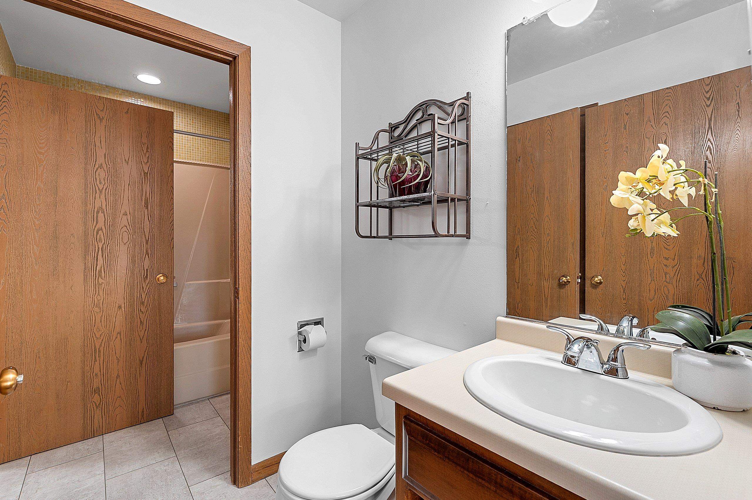 Neenah, Wisconsin 54956, United States, 2 Bedrooms Bedrooms, ,2 BathroomsBathrooms,Residential,Active,181983