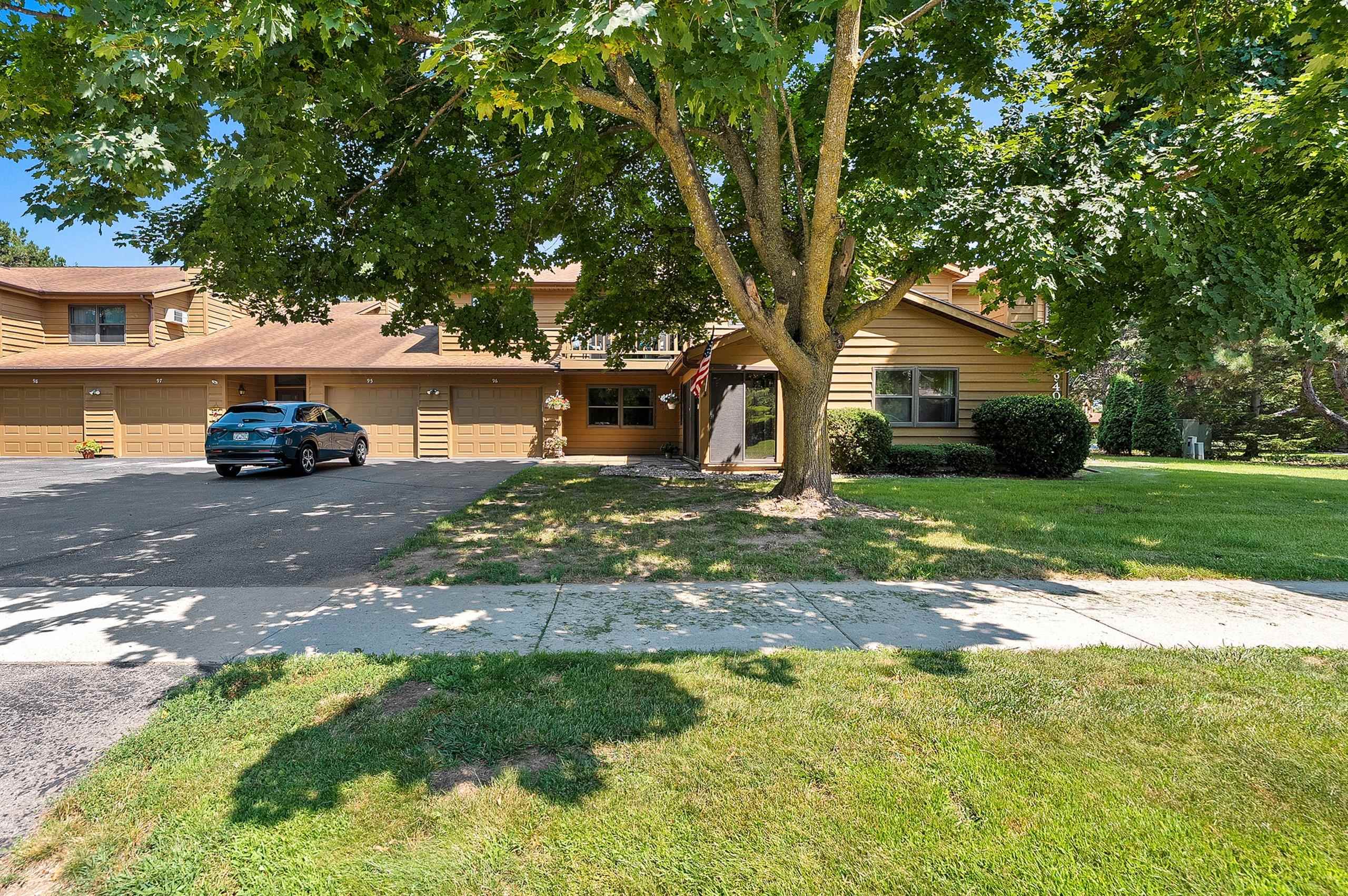Neenah, Wisconsin 54956, United States, 2 Bedrooms Bedrooms, ,2 BathroomsBathrooms,Residential,Active,181983