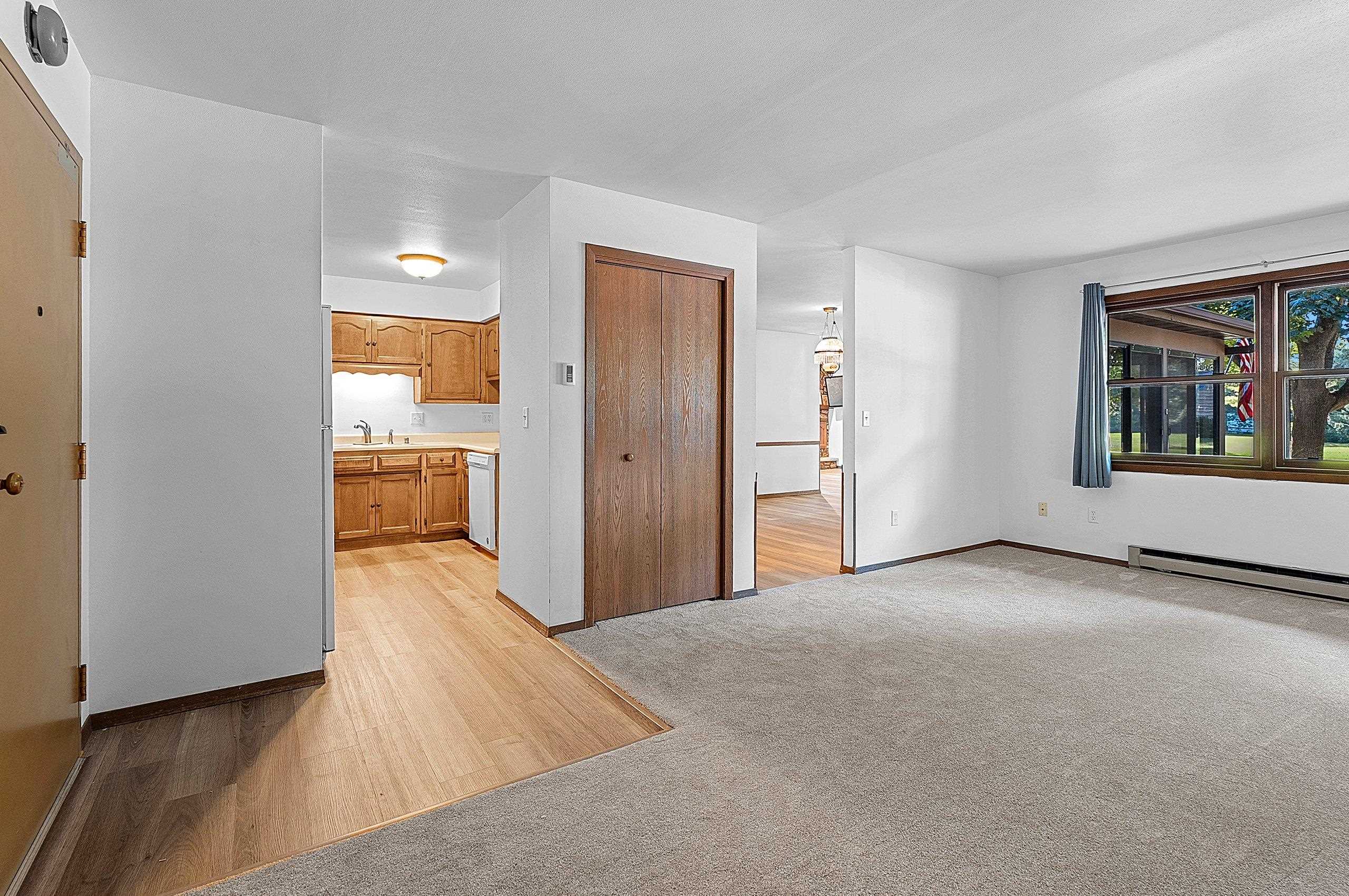 Neenah, Wisconsin 54956, United States, 2 Bedrooms Bedrooms, ,2 BathroomsBathrooms,Residential,Active,181983