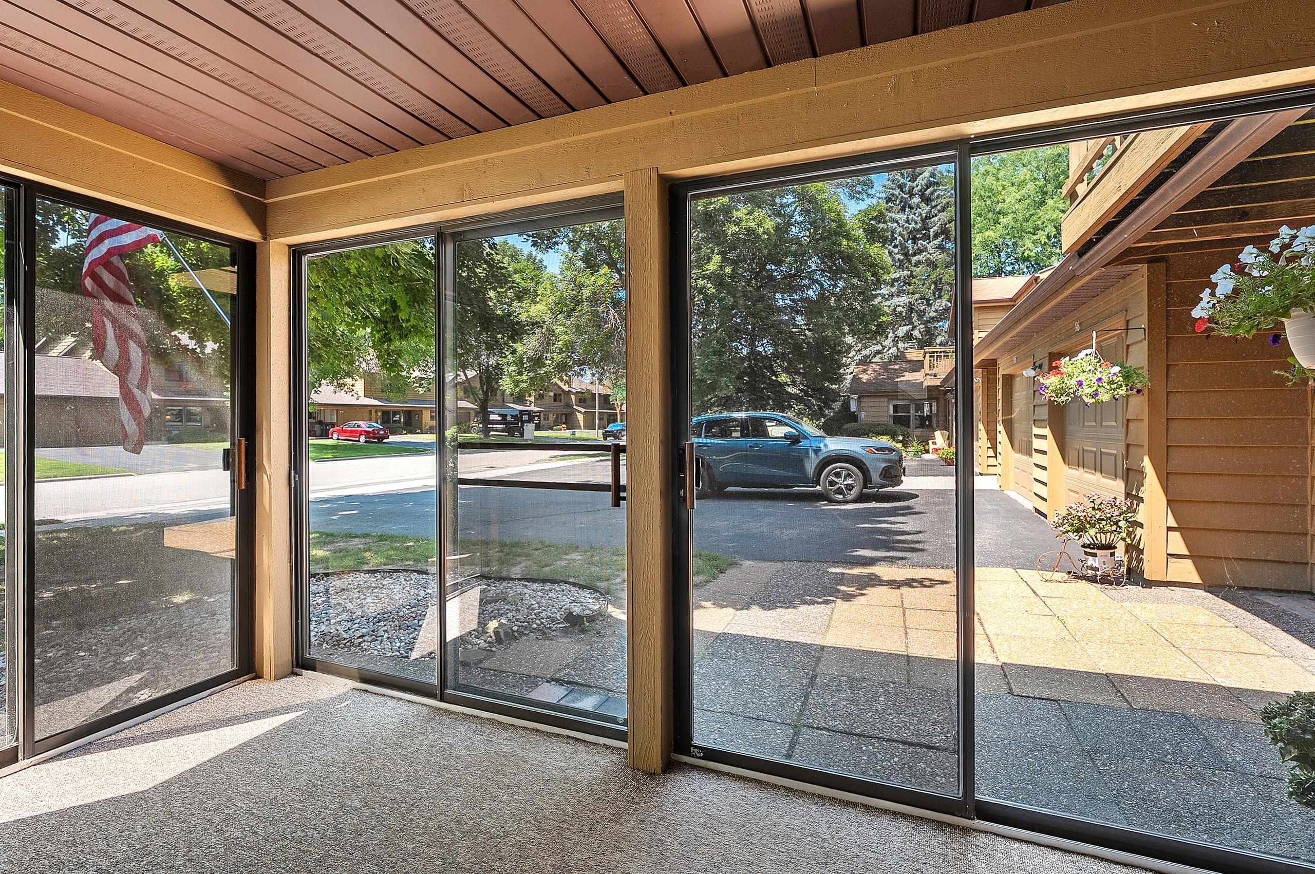 Neenah, Wisconsin 54956, United States, 2 Bedrooms Bedrooms, ,2 BathroomsBathrooms,Residential,Active,181983