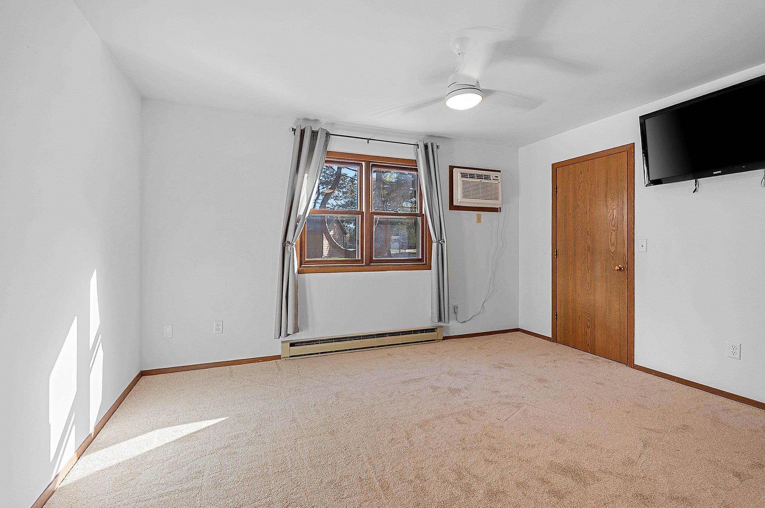 Neenah, Wisconsin 54956, United States, 2 Bedrooms Bedrooms, ,2 BathroomsBathrooms,Residential,Active,181983