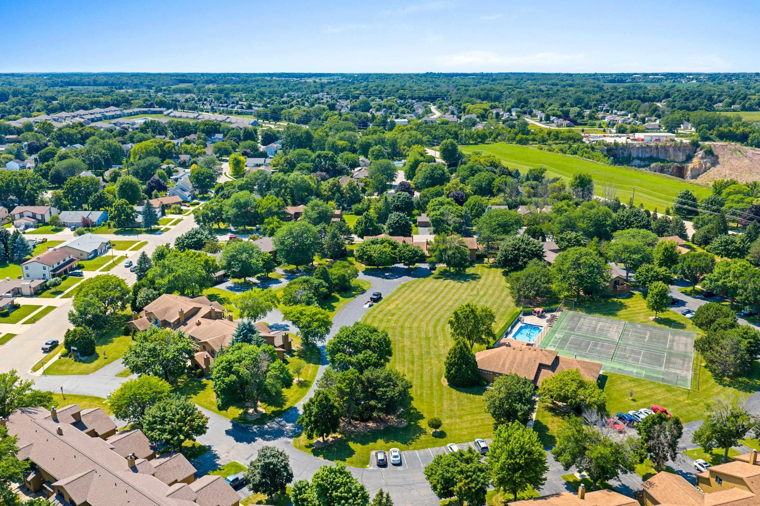 Neenah, Wisconsin 54956, United States, 2 Bedrooms Bedrooms, ,2 BathroomsBathrooms,Residential,Active,181983