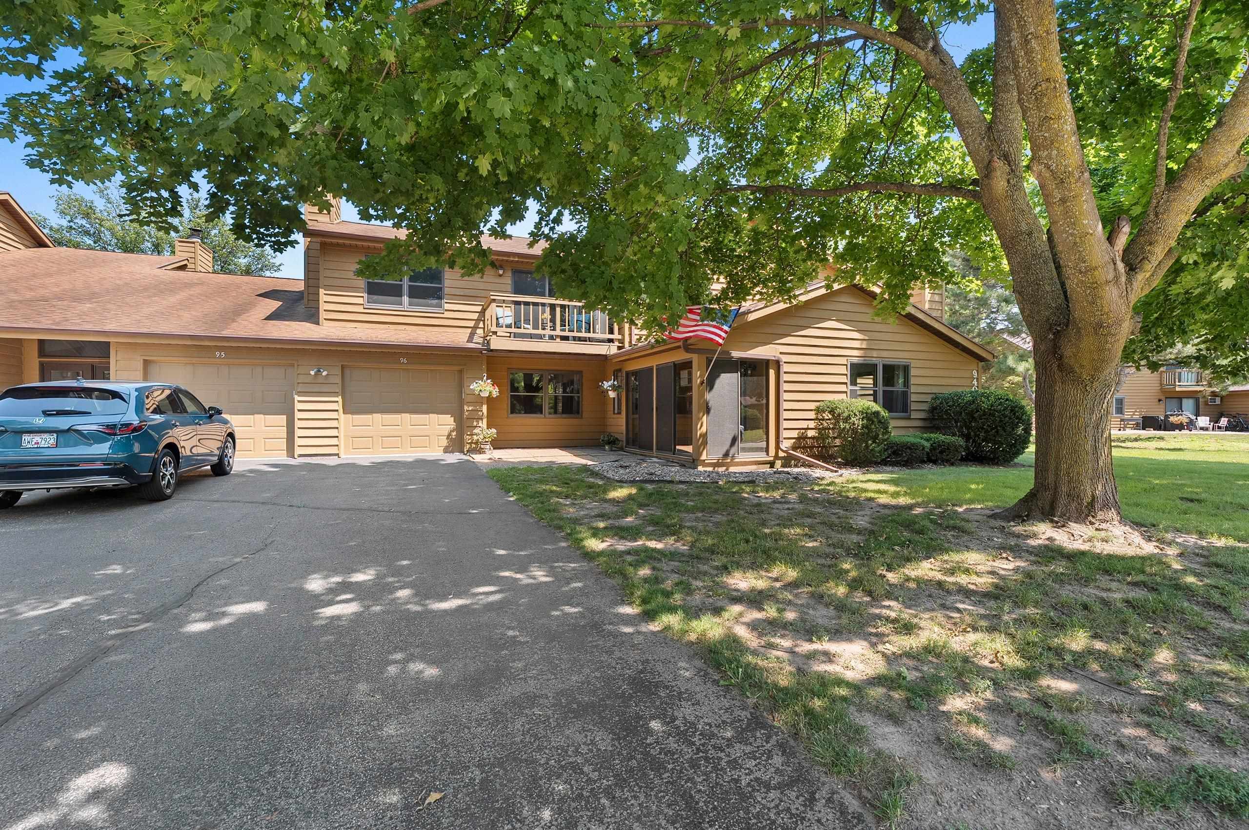 Neenah, Wisconsin 54956, United States, 2 Bedrooms Bedrooms, ,2 BathroomsBathrooms,Residential,Active,181983