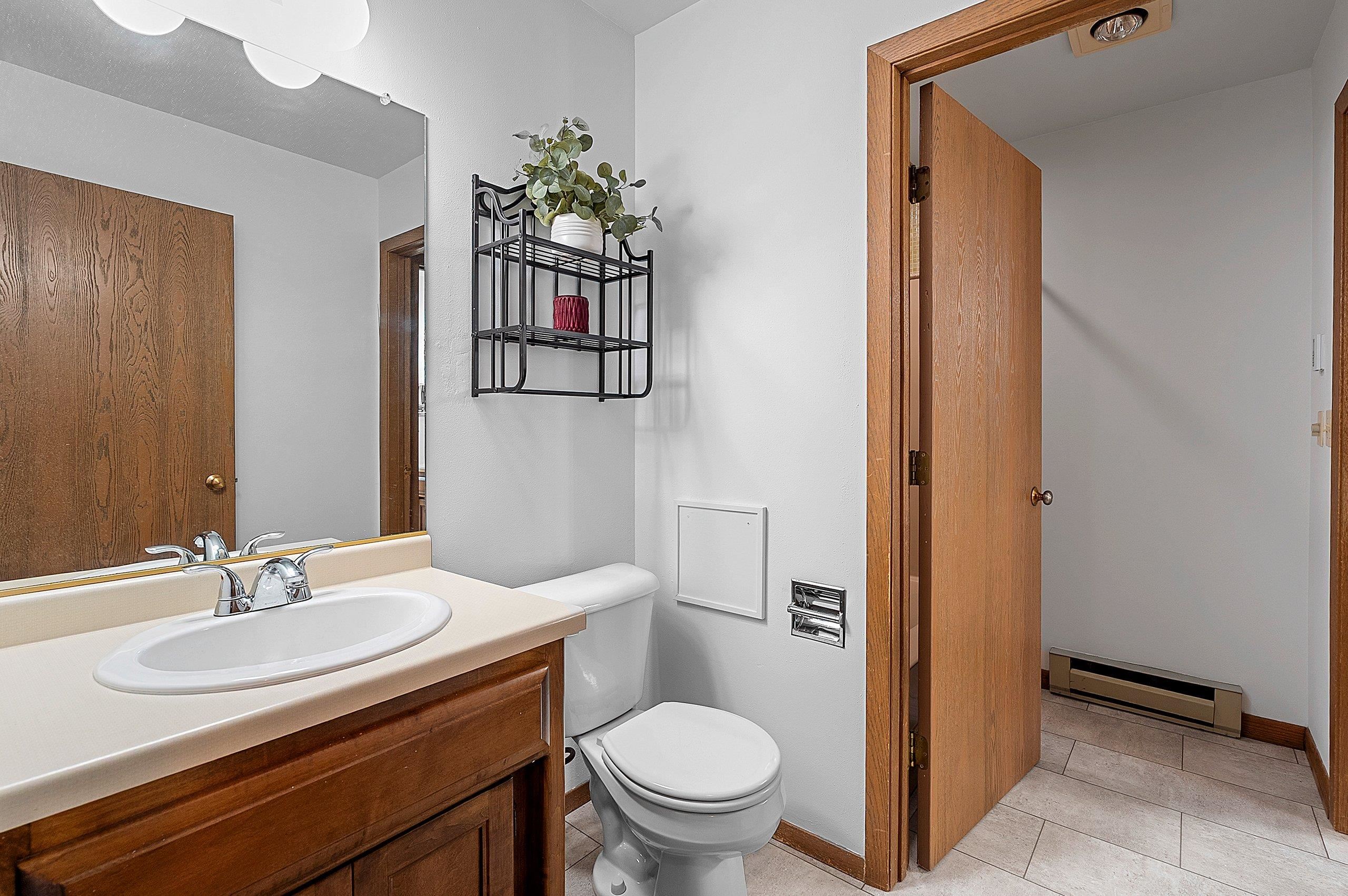 Neenah, Wisconsin 54956, United States, 2 Bedrooms Bedrooms, ,2 BathroomsBathrooms,Residential,Active,181983