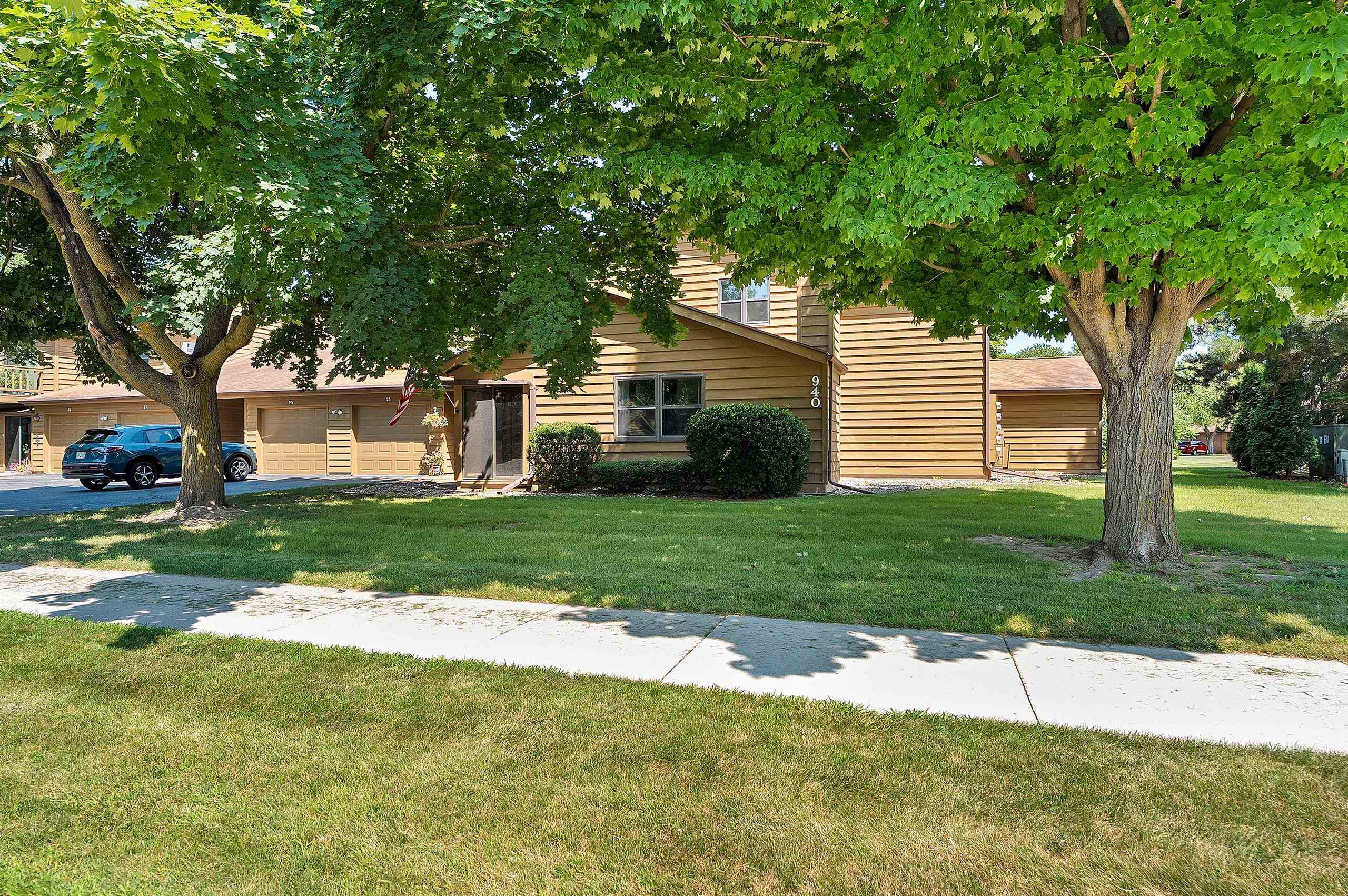 Neenah, Wisconsin 54956, United States, 2 Bedrooms Bedrooms, ,2 BathroomsBathrooms,Residential,Active,181983