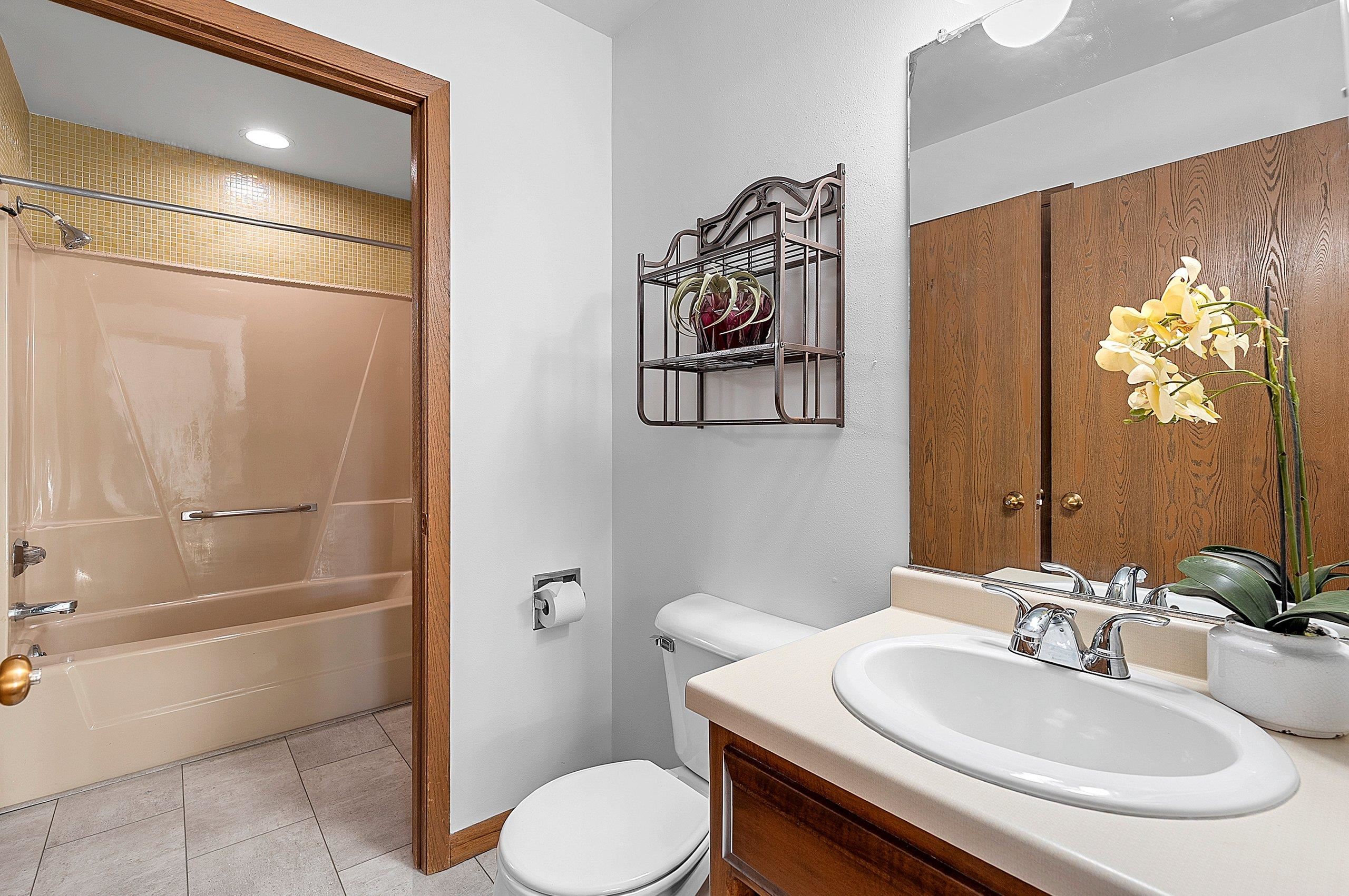 Neenah, Wisconsin 54956, United States, 2 Bedrooms Bedrooms, ,2 BathroomsBathrooms,Residential,Active,181983