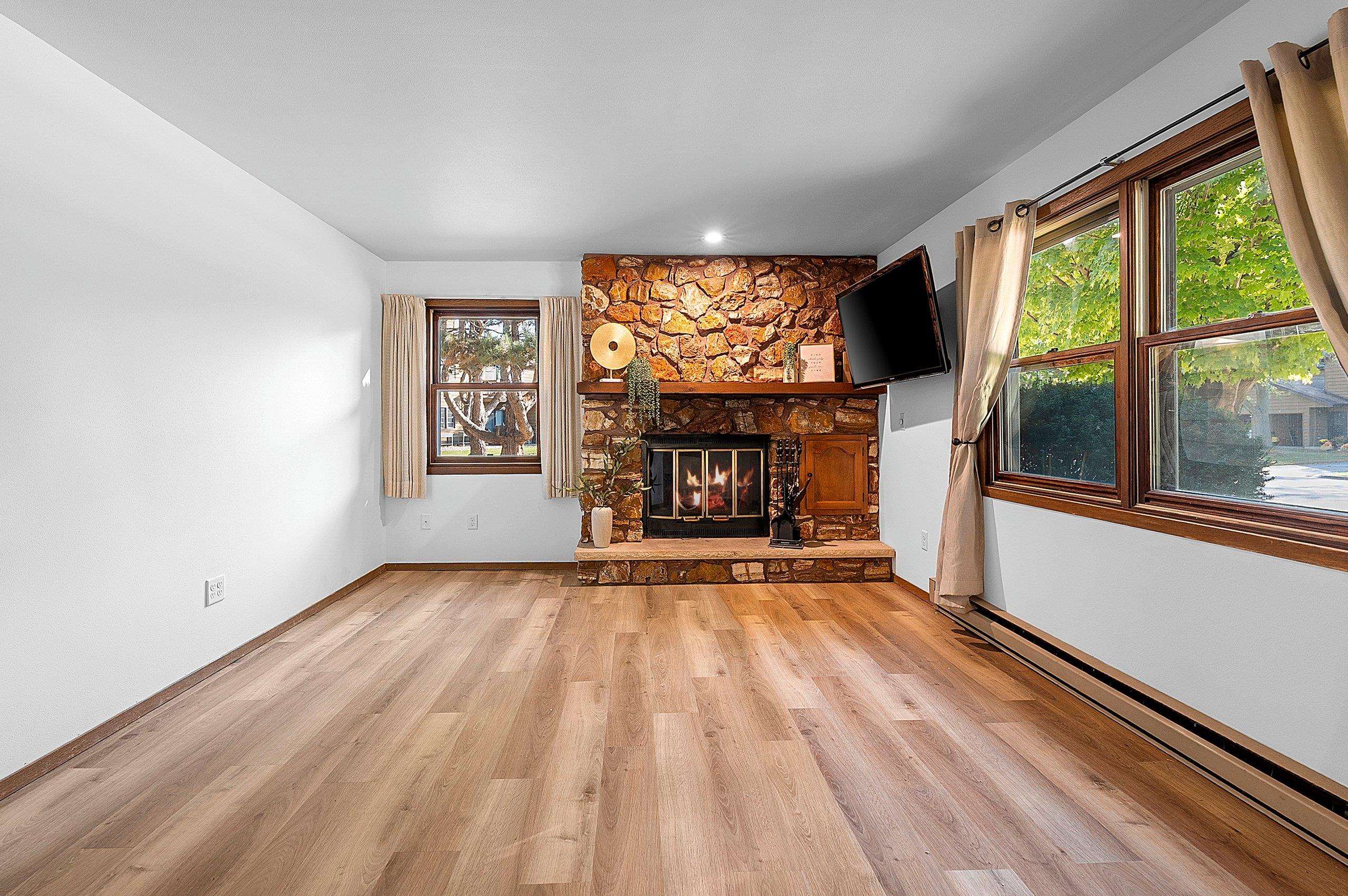 Neenah, Wisconsin 54956, United States, 2 Bedrooms Bedrooms, ,2 BathroomsBathrooms,Residential,Active,181983