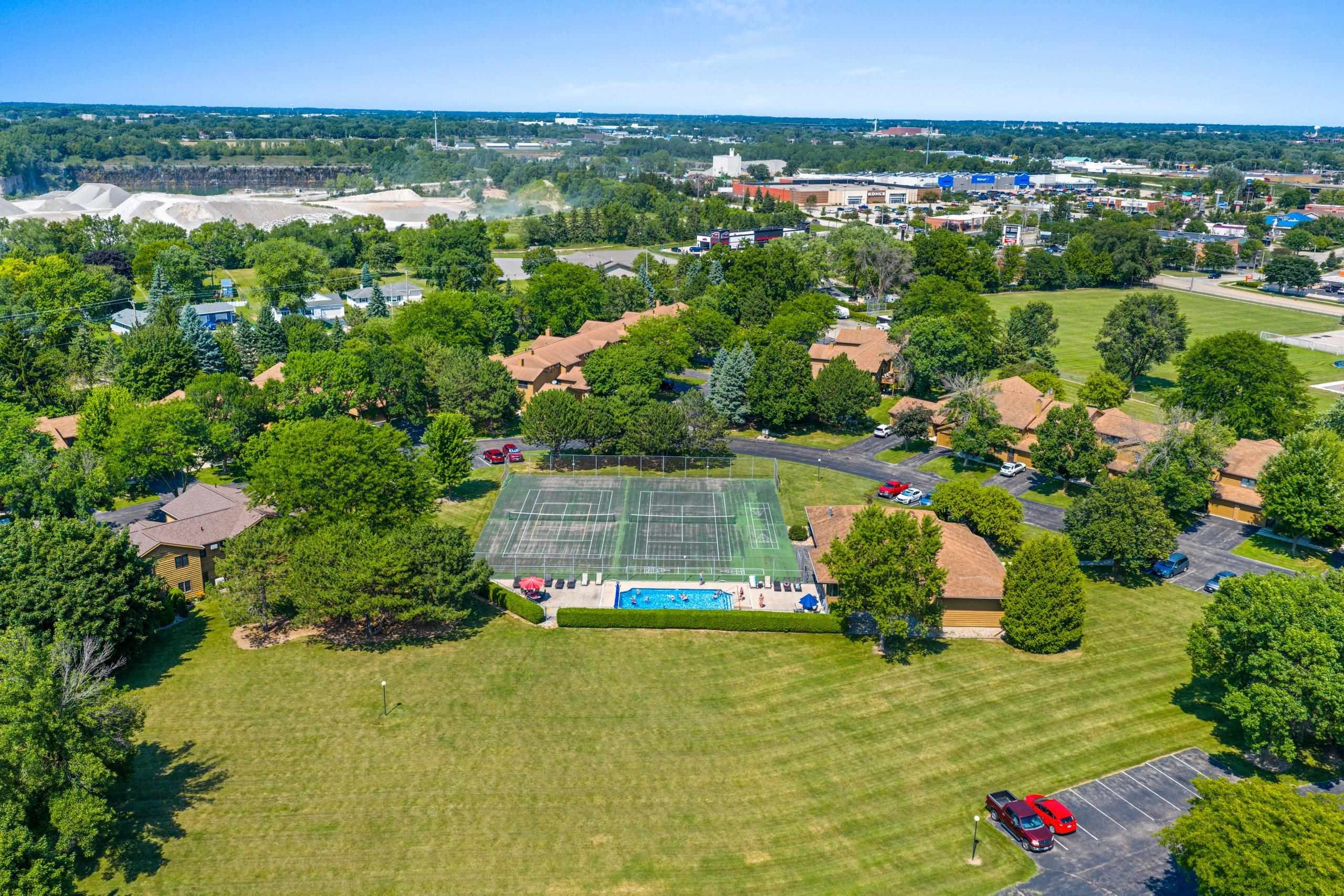 Neenah, Wisconsin 54956, United States, 2 Bedrooms Bedrooms, ,2 BathroomsBathrooms,Residential,Active,181983