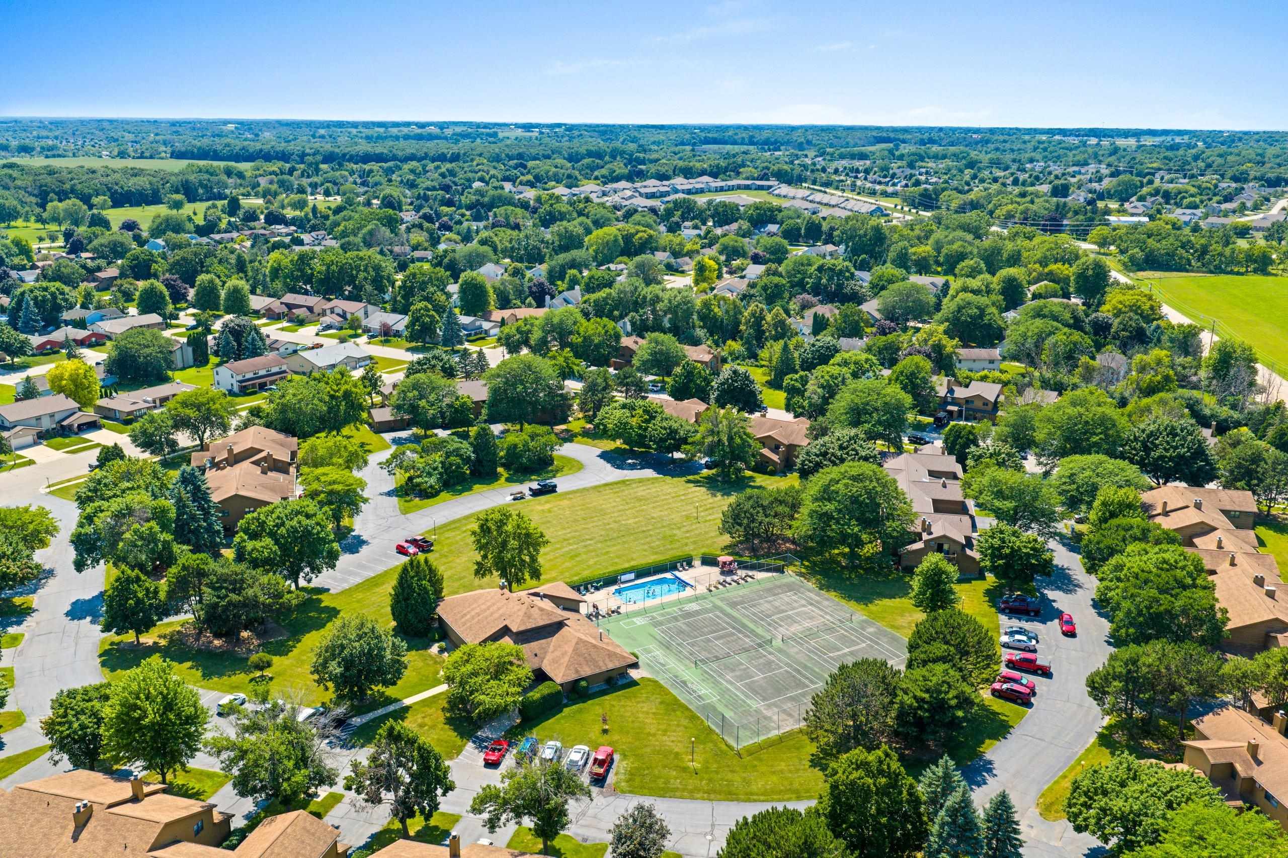 Neenah, Wisconsin 54956, United States, 2 Bedrooms Bedrooms, ,2 BathroomsBathrooms,Residential,Active,181983