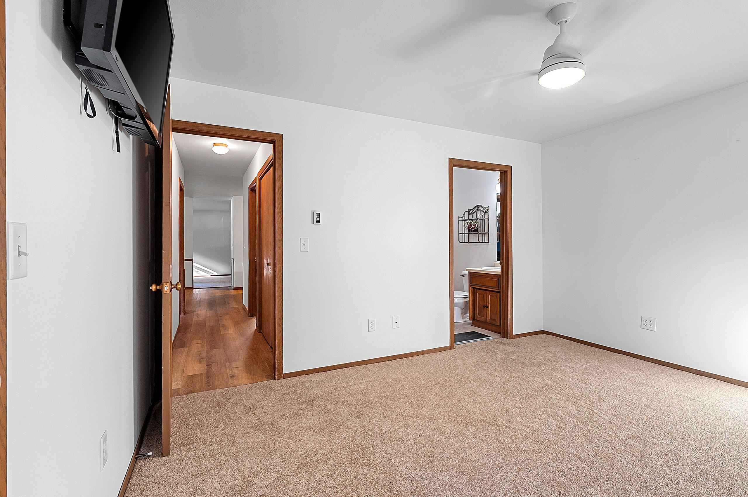 Neenah, Wisconsin 54956, United States, 2 Bedrooms Bedrooms, ,2 BathroomsBathrooms,Residential,Active,181983