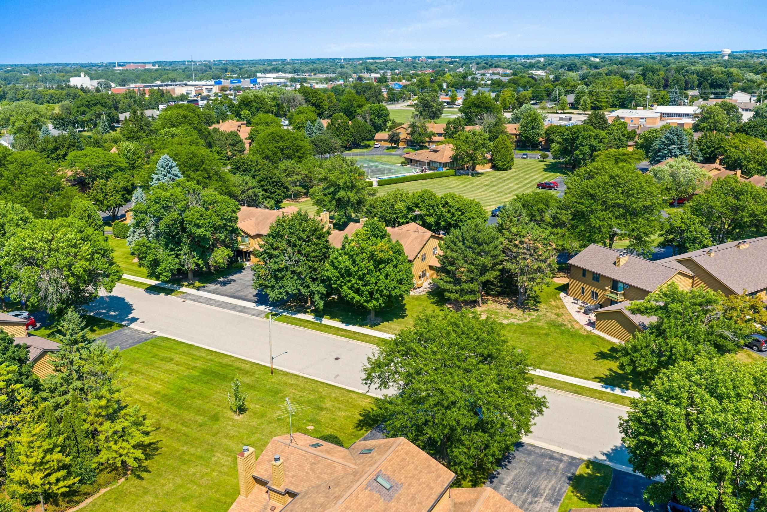 Neenah, Wisconsin 54956, United States, 2 Bedrooms Bedrooms, ,2 BathroomsBathrooms,Residential,Active,181983