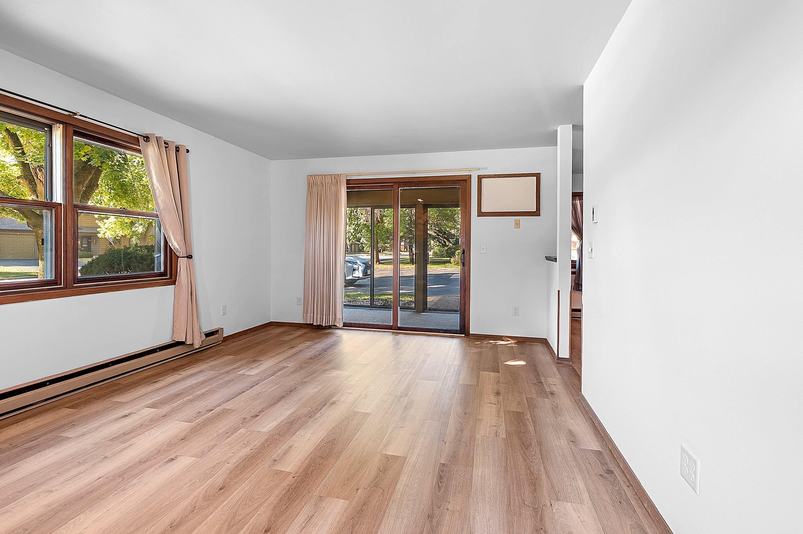 Neenah, Wisconsin 54956, United States, 2 Bedrooms Bedrooms, ,2 BathroomsBathrooms,Residential,Active,181983