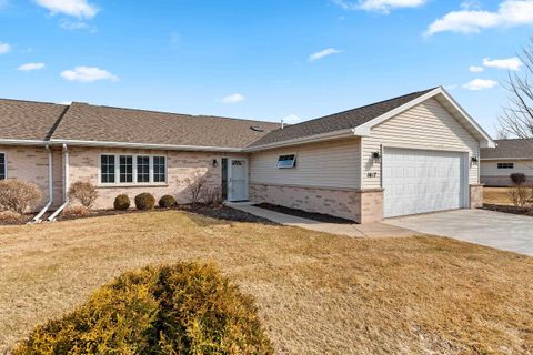 Photo of 1617 TWIN LAKES Circle, GREEN BAY, WI 54311 (MLS # 50322221)