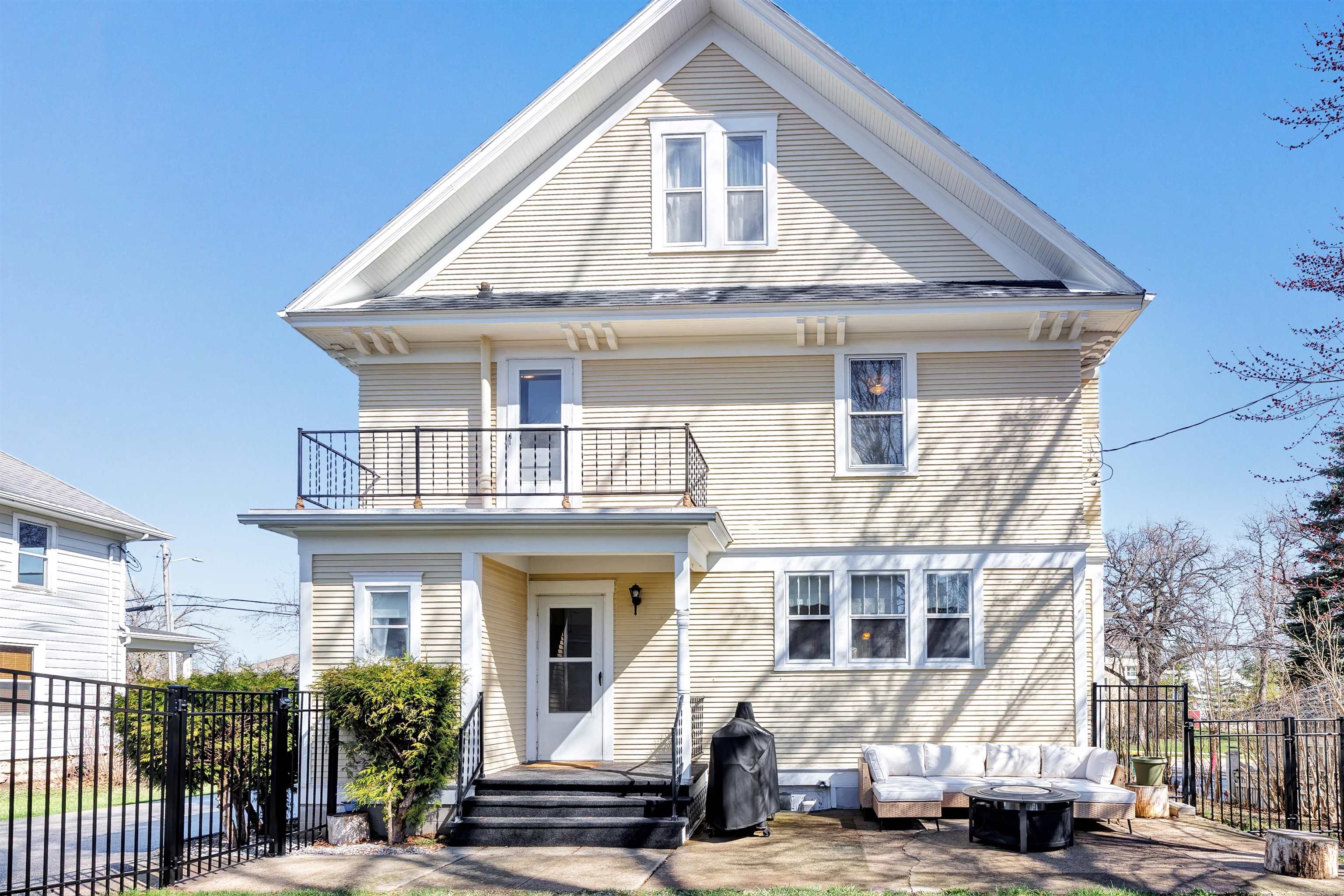 317 W THORNE Street
