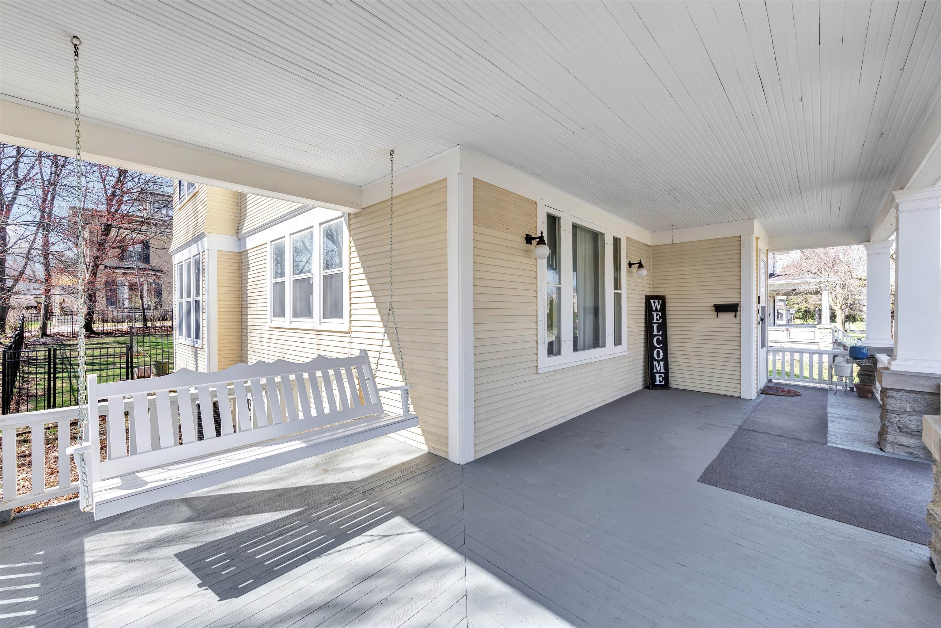 317 W THORNE Street
