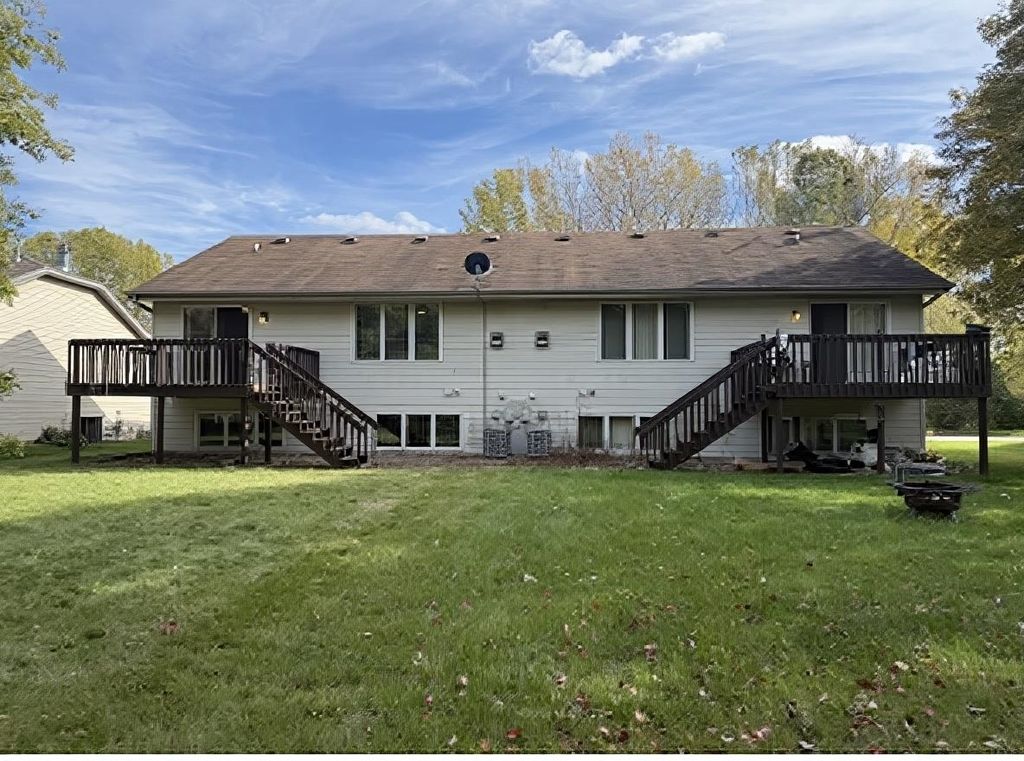 Photo of 2119 N CLOUDVIEW Drive, APPLETON, WI 54914 (MLS # 50321609)