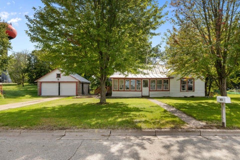 Photo of 143 HIGH Street, MANAWA, WI 54949 (MLS # 50332842)