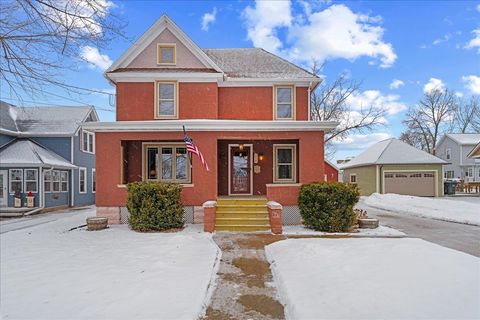 Photo of 218 E DIVISION Street, KAUKAUNA, WI 54130 (MLS # 50319529)