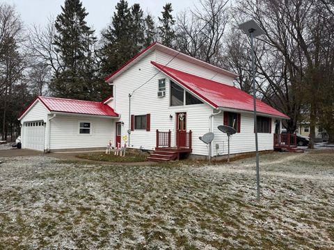 Photo of N4909 STATE Street, LEOPOLIS, WI 54948 (MLS # 50322248)