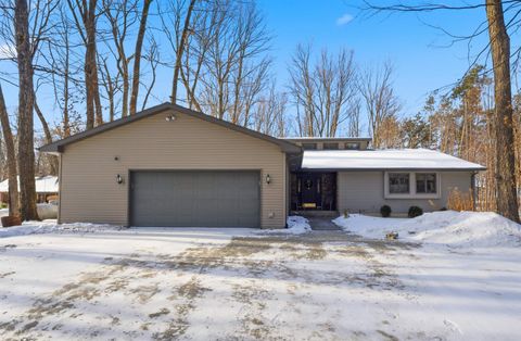 Photo of N5153 WOODHAVEN Court, SHIOCTON, WI 54170 (MLS # 50319355)