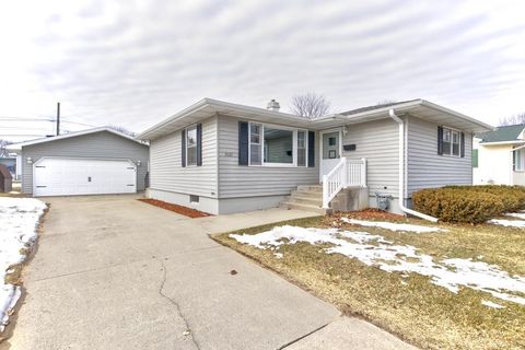 Photo of 3021 16TH Street, MENOMINEE, MI 49858 (MLS # 50321914)