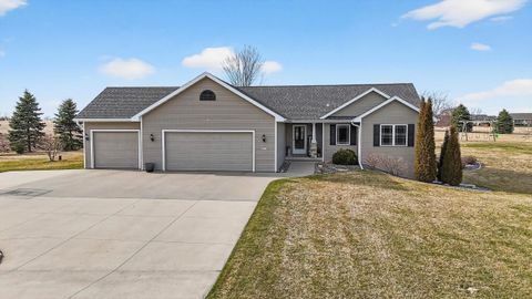 Photo of W7122 HILLVIEW Road, GREENVILLE, WI 54942 (MLS # 50323240)