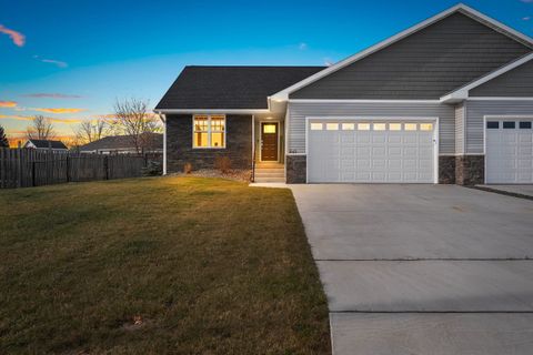 Photo of 843 RED HAWK Drive, PULASKI, WI 54162 (MLS # 50318652)