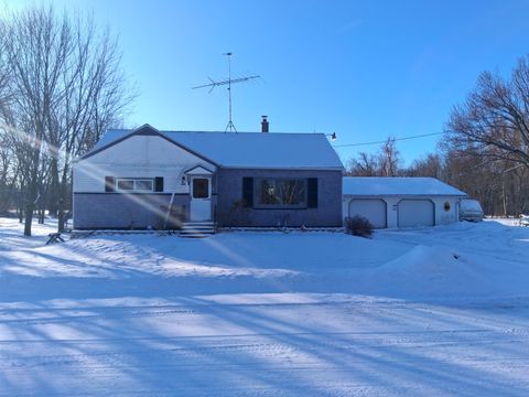 Photo of 515 E GRONINGER Street, SURING, WI 54174 (MLS # 50320299)