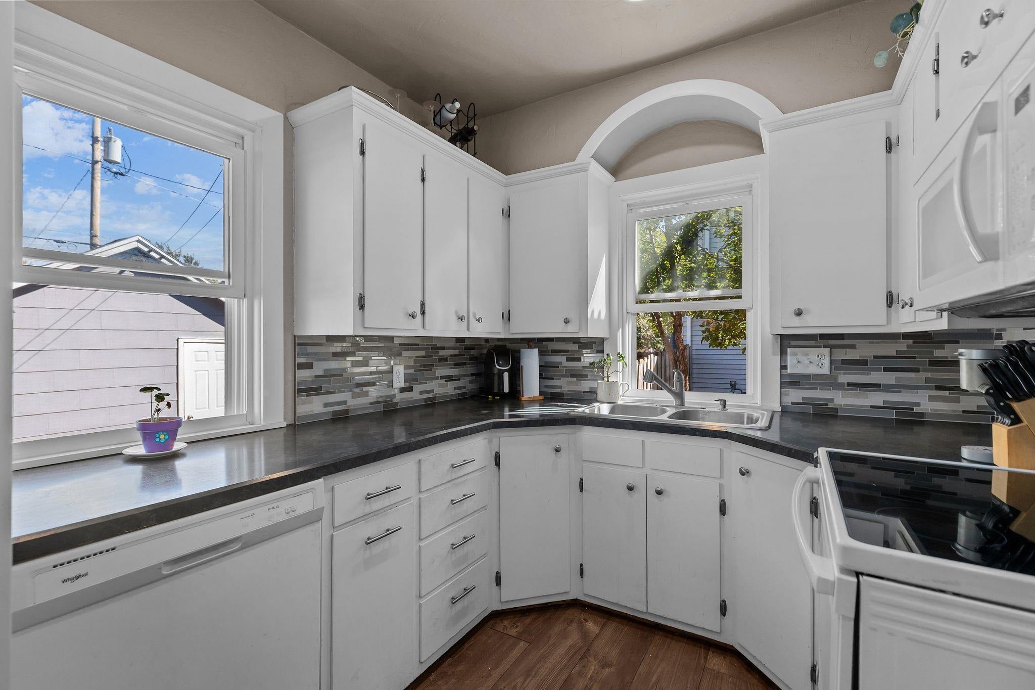 203 S WALNUT Street
