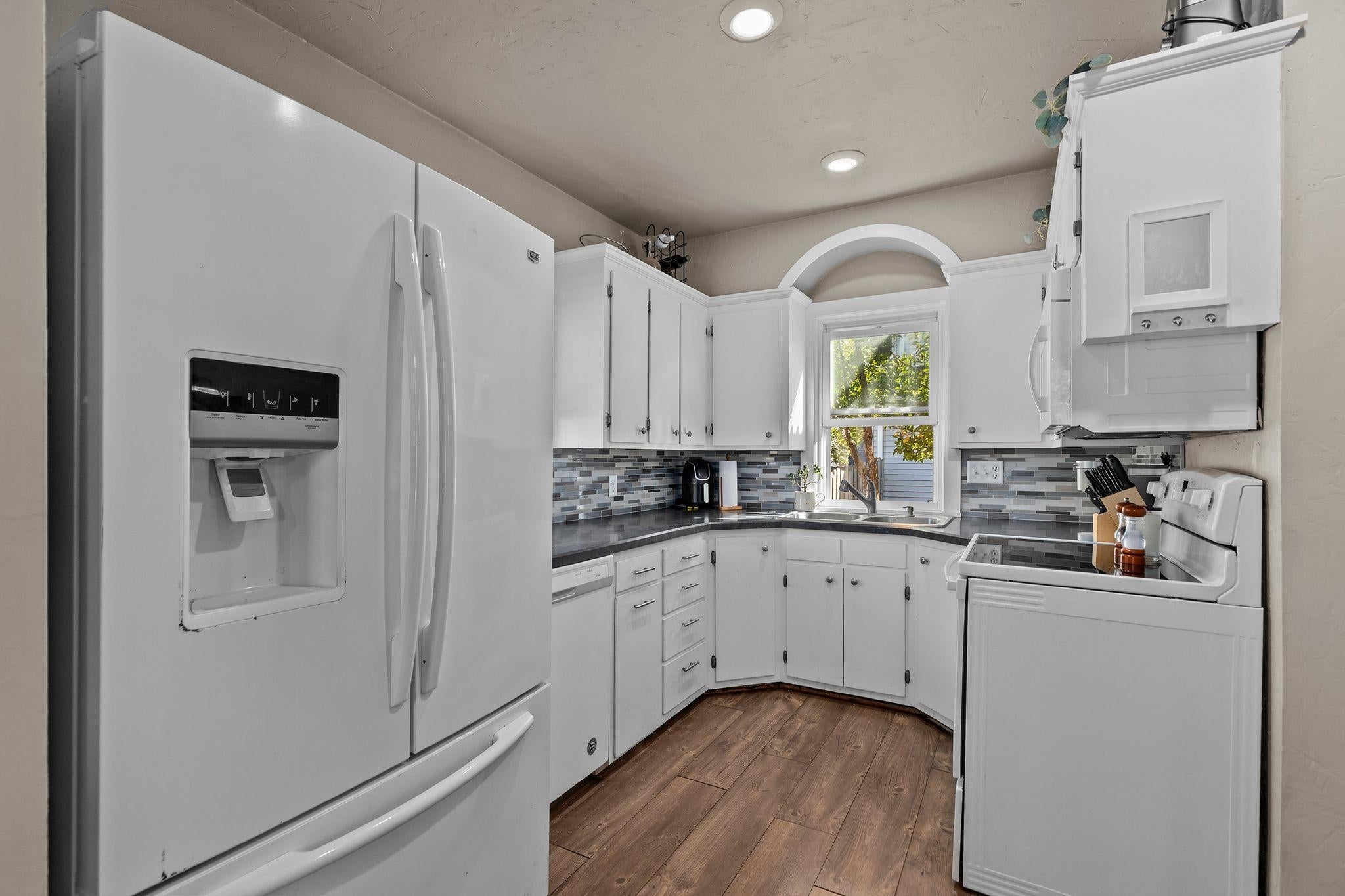 203 S WALNUT Street