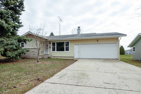 Photo of 529 TAFT Street, FOND DU LAC, WI 54935 (MLS # 50323595)