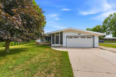 Photo of 2309 MARY Avenue, NEW HOLSTEIN, WI 53061 (MLS # 50330430)