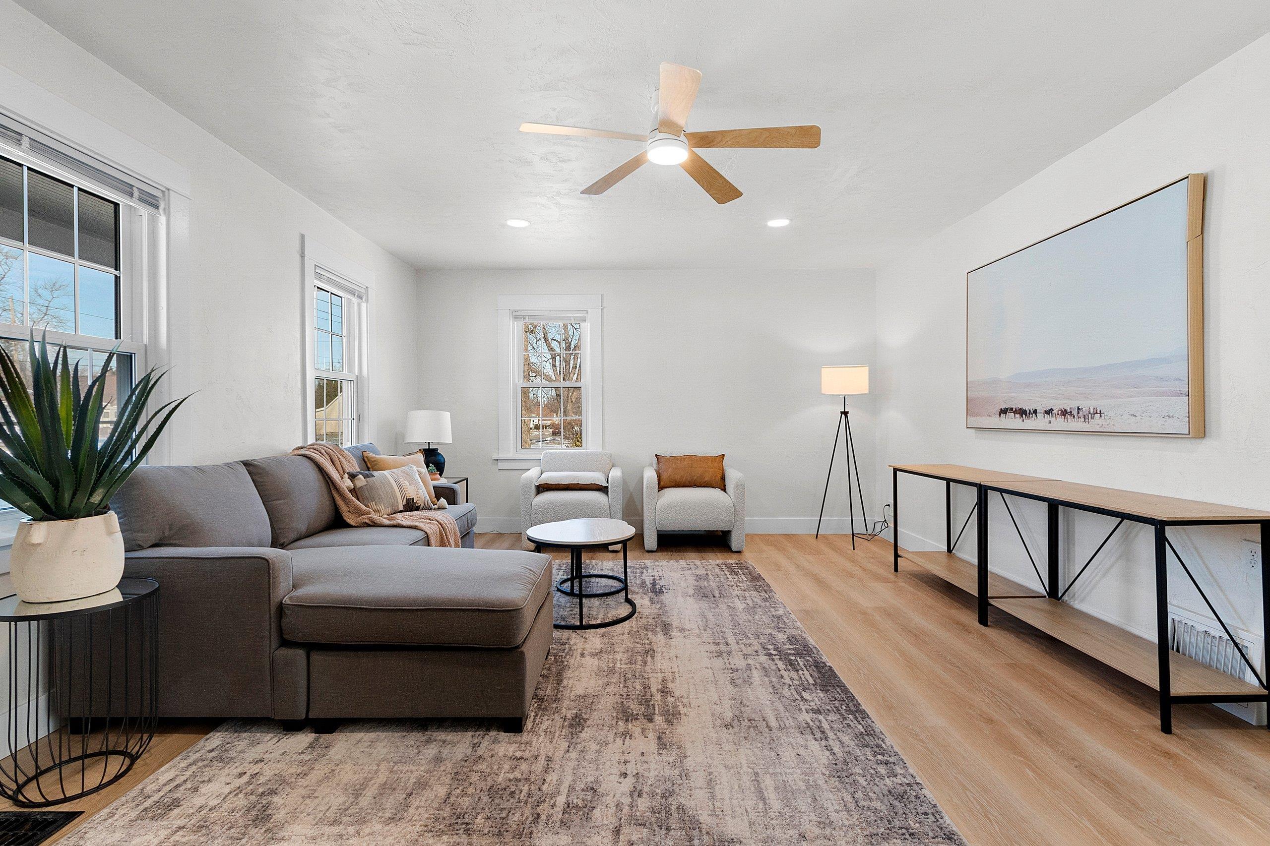 518 S TELULAH Avenue