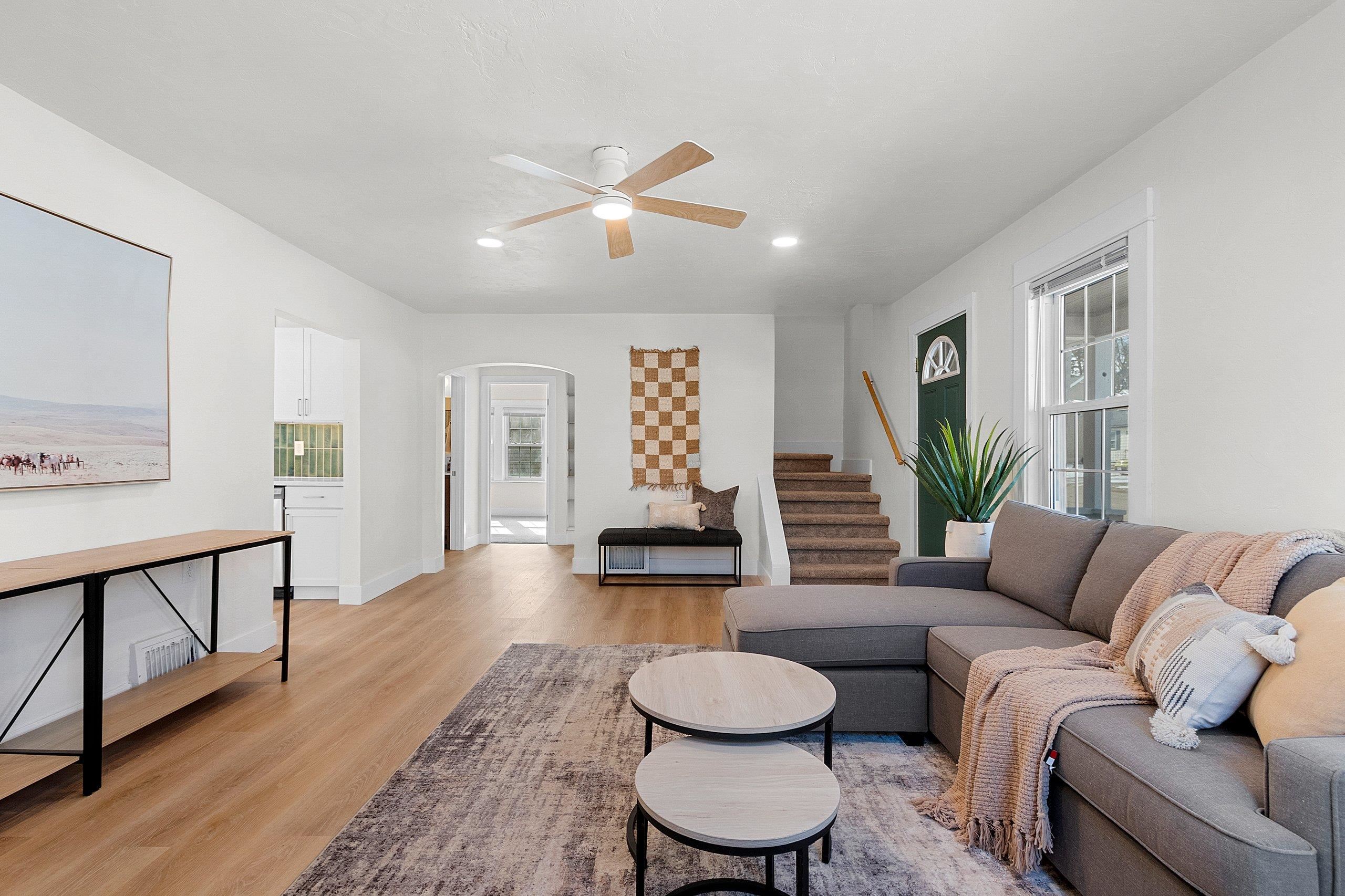 518 S TELULAH Avenue