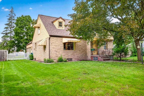 Photo of 420 KLEIN Street, KAUKAUNA, WI 54130 (MLS # 50332667)